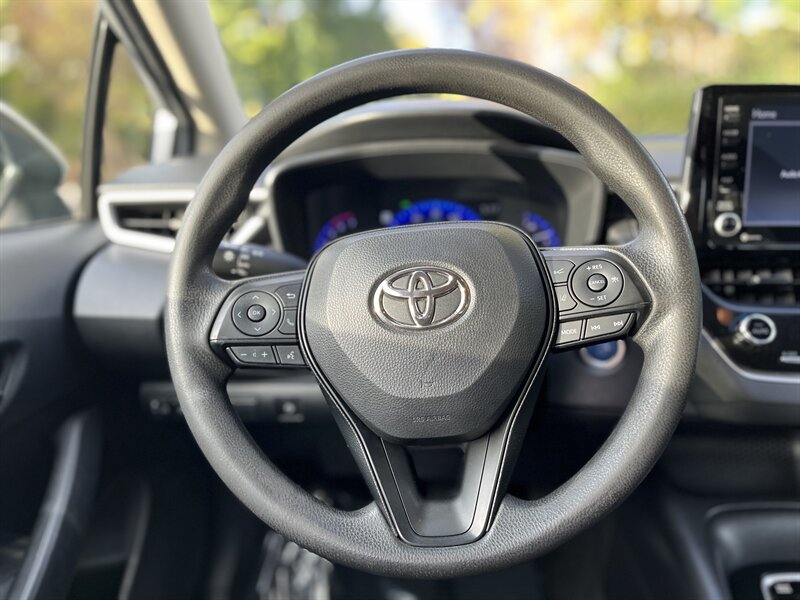 2022 Toyota Corolla LE photo 26