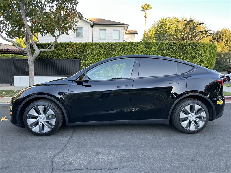 2022 Tesla Model Y Long Range photo 2