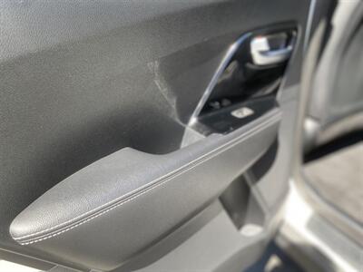 2022 Kia Niro EV EX   - Photo 38 - Studio City, CA 91604