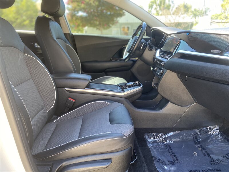 2022 Kia Niro EV EX photo 39