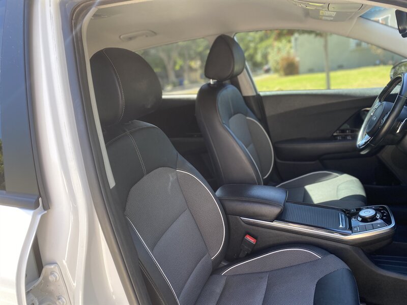 2022 Kia Niro EV EX photo 40