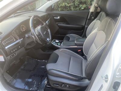 2022 Kia Niro EV EX   - Photo 11 - Studio City, CA 91604
