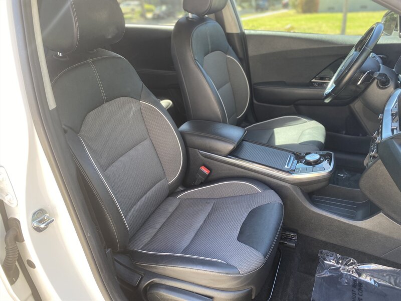 2022 Kia Niro EV EX photo 29