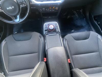 2022 Kia Niro EV EX   - Photo 20 - Studio City, CA 91604