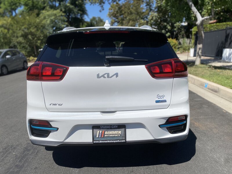 2022 Kia Niro EV EX photo 13