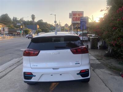2022 Kia Niro EV EX   - Photo 7 - Studio City, CA 91604