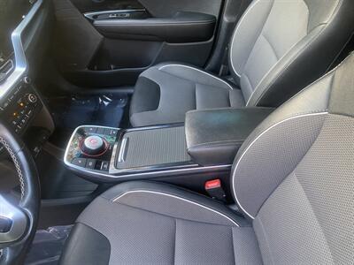 2022 Kia Niro EV EX   - Photo 16 - Studio City, CA 91604