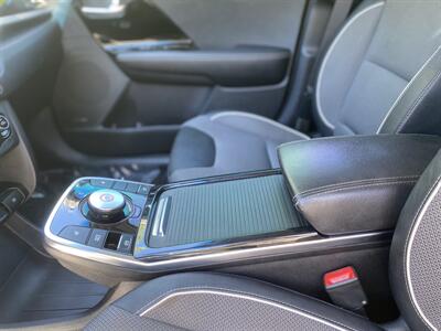 2022 Kia Niro EV EX   - Photo 31 - Studio City, CA 91604