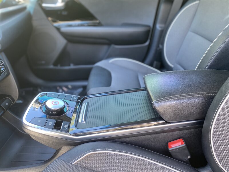 2022 Kia Niro EV EX photo 27
