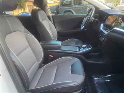 2022 Kia Niro EV EX   - Photo 23 - Studio City, CA 91604