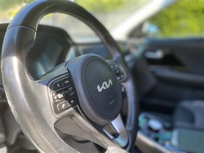 2022 Kia Niro EV EX   - Photo 26 - Studio City, CA 91604