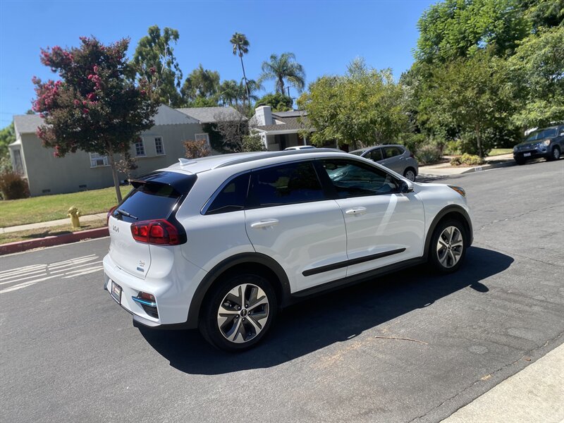 2022 Kia Niro EV EX photo 17