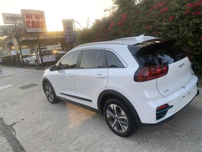 2022 Kia Niro EV EX   - Photo 9 - Studio City, CA 91604