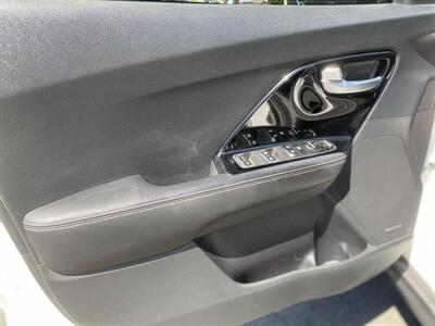 2022 Kia Niro EV EX   - Photo 27 - Studio City, CA 91604
