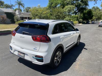 2022 Kia Niro EV EX   - Photo 17 - Studio City, CA 91604