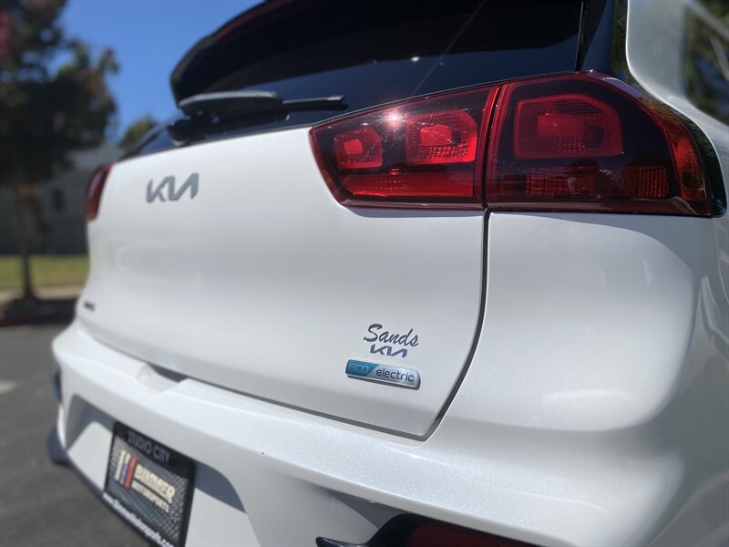 2022 Kia Niro EV EX photo 16