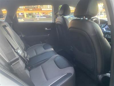 2022 Kia Niro EV EX   - Photo 24 - Studio City, CA 91604