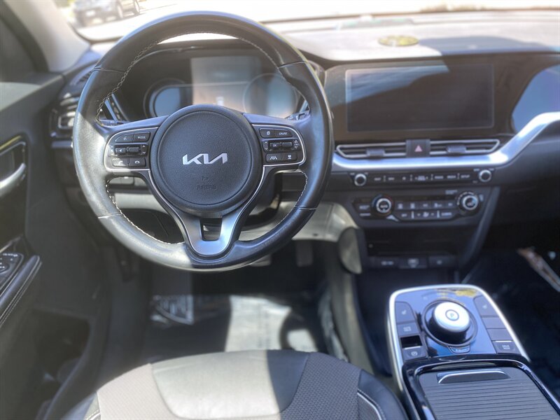 2022 Kia Niro EV EX photo 18
