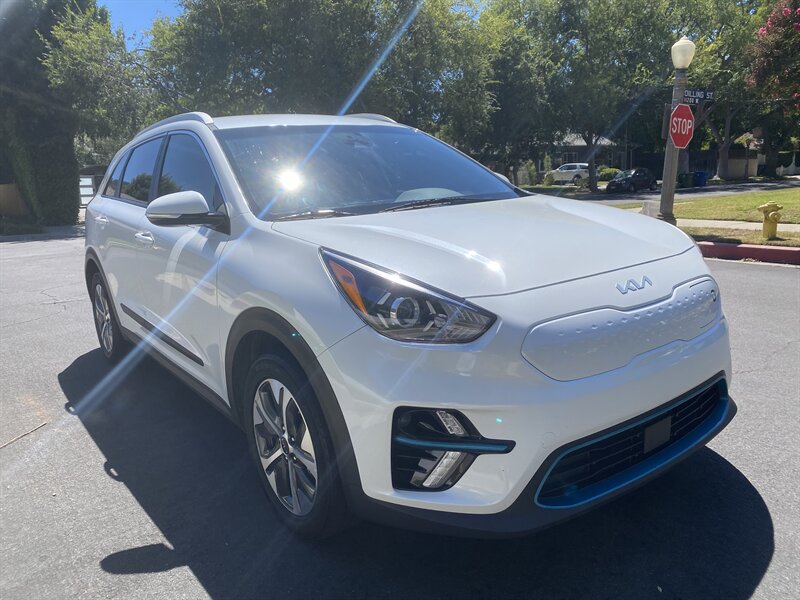2022 Kia Niro EV EX photo 2