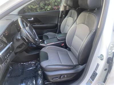 2022 Kia Niro EV EX   - Photo 12 - Studio City, CA 91604