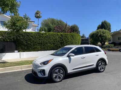2022 Kia Niro EV EX   - Photo 2 - Studio City, CA 91604