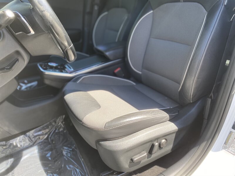 2022 Kia Niro EV EX photo 25