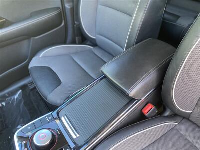2022 Kia Niro EV EX   - Photo 32 - Studio City, CA 91604