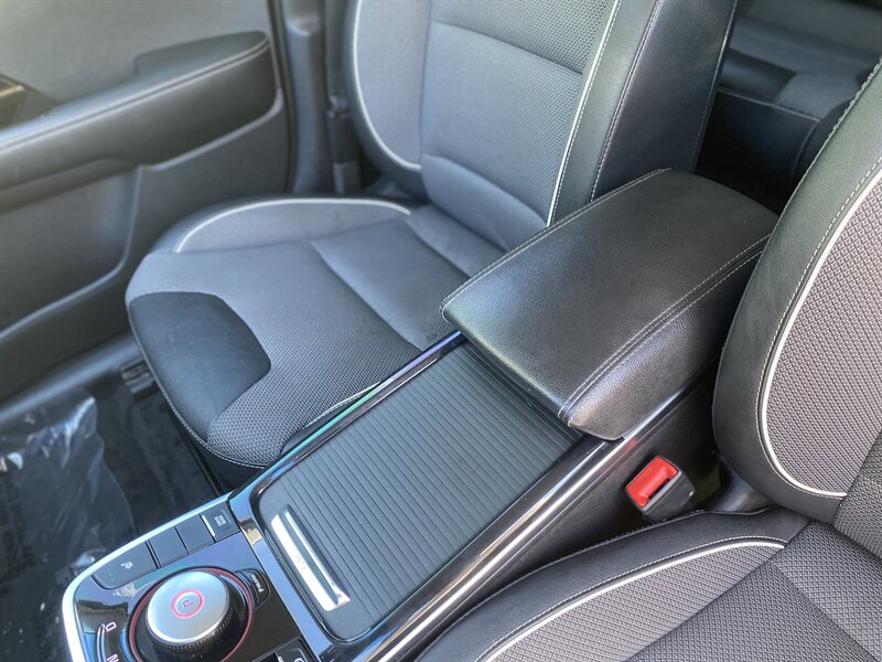 2022 Kia Niro EV EX photo 28