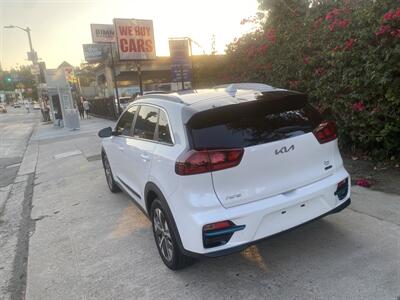 2022 Kia Niro EV EX   - Photo 8 - Studio City, CA 91604