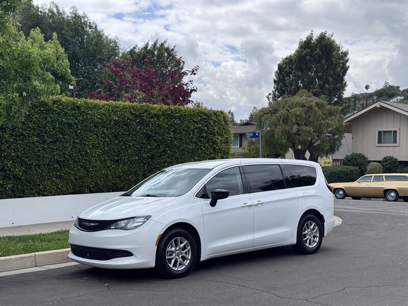 2024 Chrysler Voyager LX  