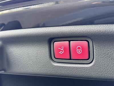 2023 Mercedes-Benz C 300  AMG Package - Photo 67 - Studio City, CA 91604