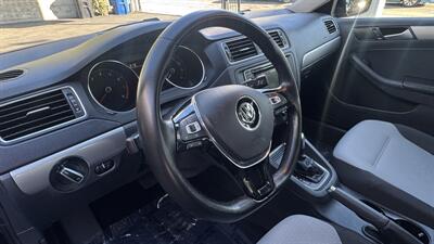 2017 Volkswagen Jetta 1.4T S   - Photo 12 - Studio City, CA 91604