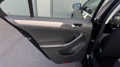 2017 Volkswagen Jetta 1.4T S   - Photo 18 - Studio City, CA 91604