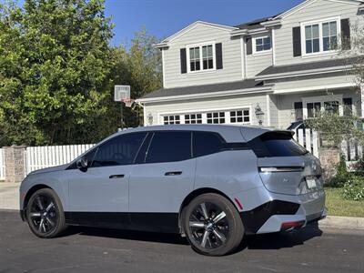 2024 BMW iX xDrive50   - Photo 12 - Studio City, CA 91604