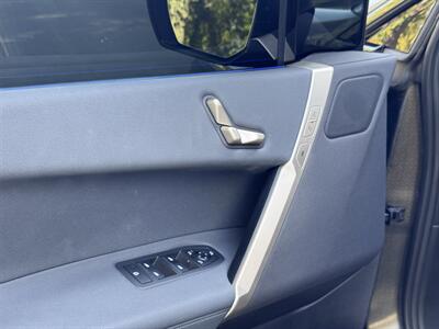 2024 BMW iX xDrive50   - Photo 20 - Studio City, CA 91604