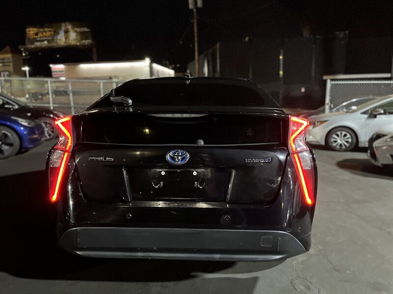 2018 Toyota Prius Two photo 3