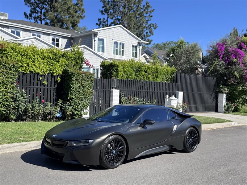 Gray (Sophisto Grey Metallic w/ Frozen Grey Accent) 2019 BMW i8 Coupe AWD Coupe All-Wheel Drive Automatic