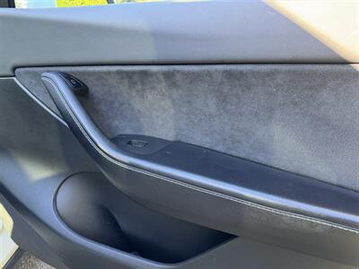 2022 Tesla Model Y Long Range   - Photo 26 - Studio City, CA 91604
