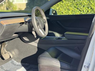 2022 Tesla Model Y Long Range   - Photo 33 - Studio City, CA 91604