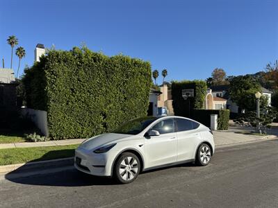 2022 Tesla Model Y Long Range   - Photo 1 - Studio City, CA 91604