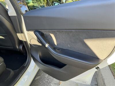 2022 Tesla Model Y Long Range   - Photo 17 - Studio City, CA 91604