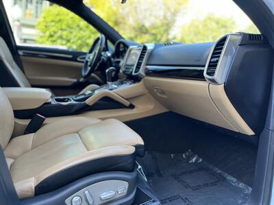 2017 Porsche Cayenne S E-Hybrid   - Photo 58 - Studio City, CA 91604