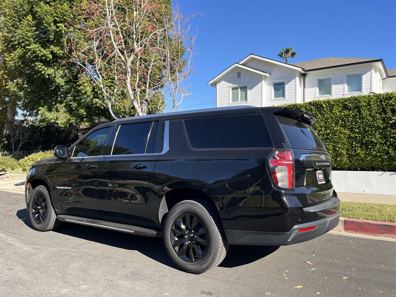 2022 Chevrolet Suburban LT photo 10