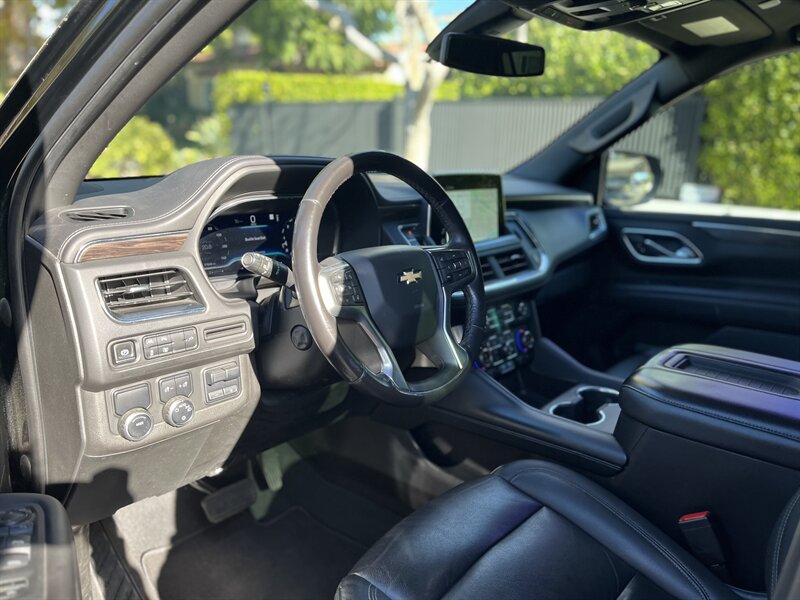 2022 Chevrolet Suburban LT photo 17