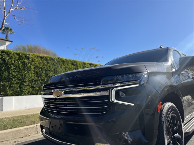 2022 Chevrolet Suburban LT photo 5