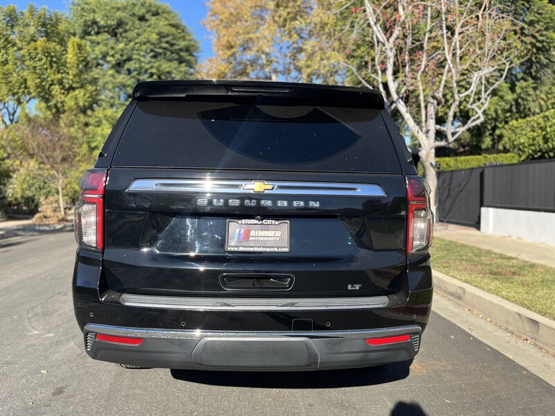 2022 Chevrolet Suburban LT photo 13