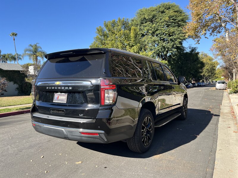 2022 Chevrolet Suburban LT photo 12