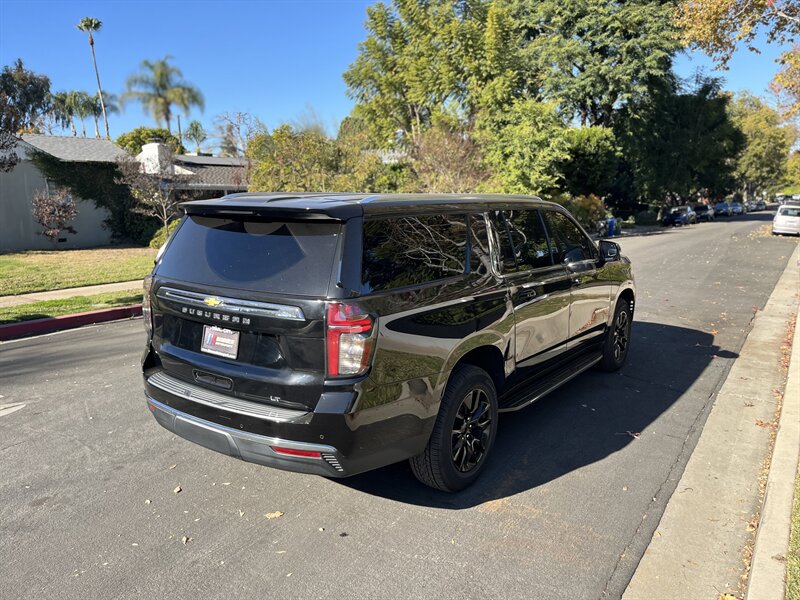 2022 Chevrolet Suburban LT photo 11