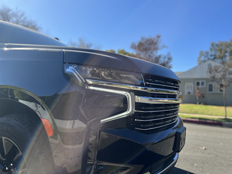 2022 Chevrolet Suburban LT photo 14