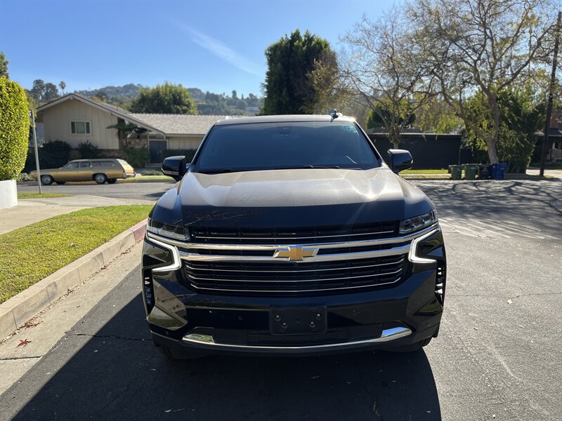 2022 Chevrolet Suburban LT photo 4